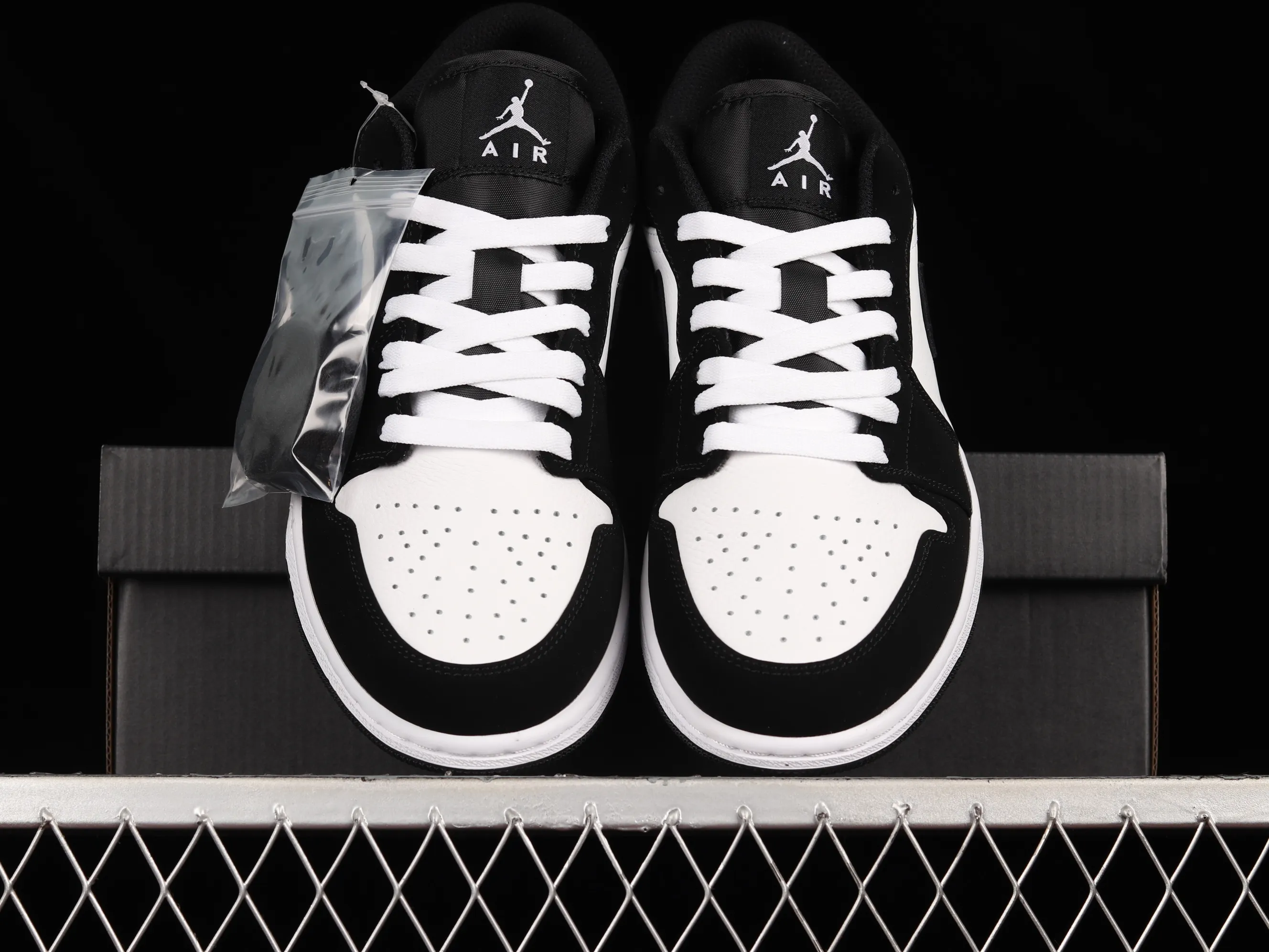 All Categories Air Jordan Jordan Series Basketball Shoes Air Jordan 1 Low Air Jordan 1 Low AJ1 Joe 1 Black and White Panda Sports Culture Basketball Shoes DC1391-100